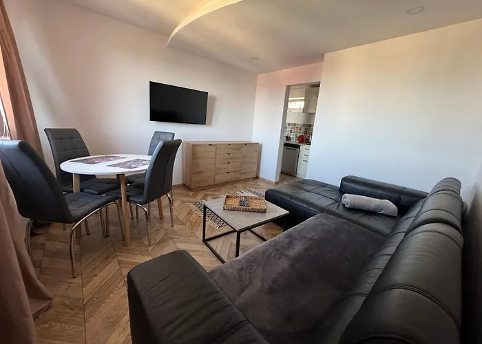 Apartamentsbymatyrafa-xiii דירה